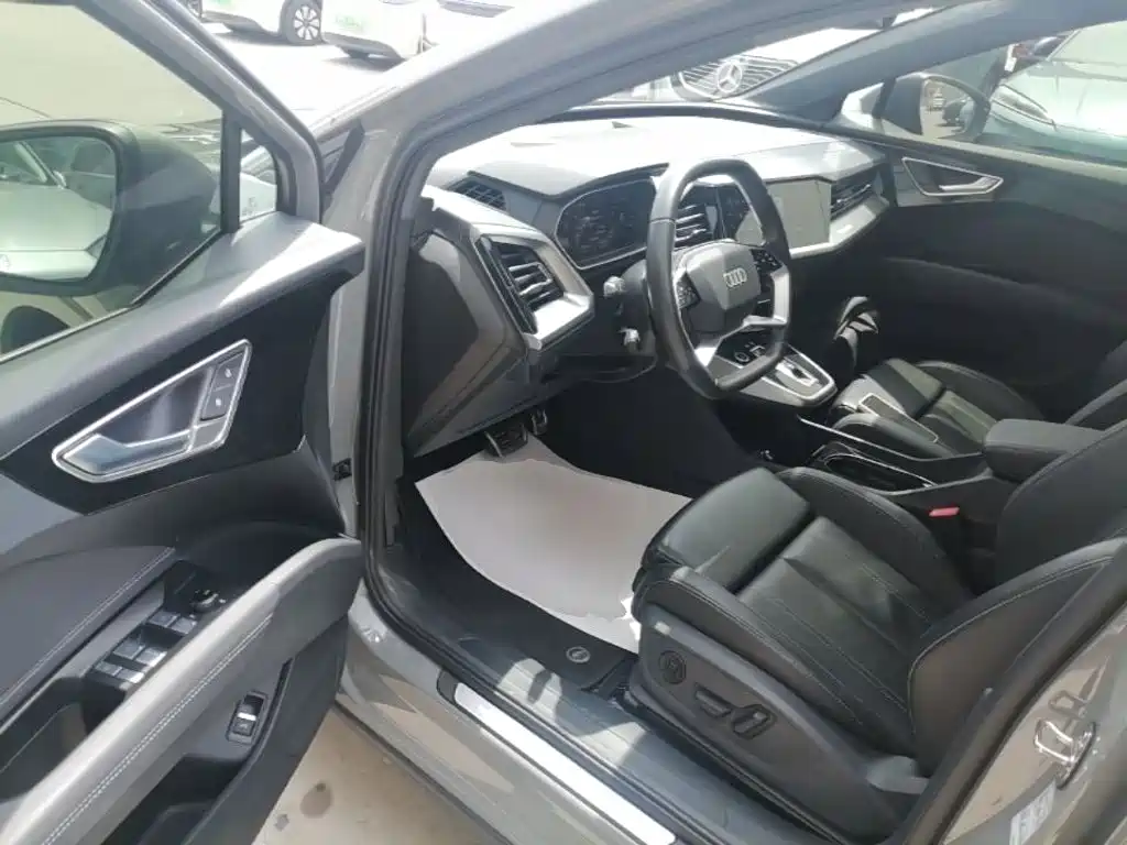 Photo 12 - Audi Q4 e-tron