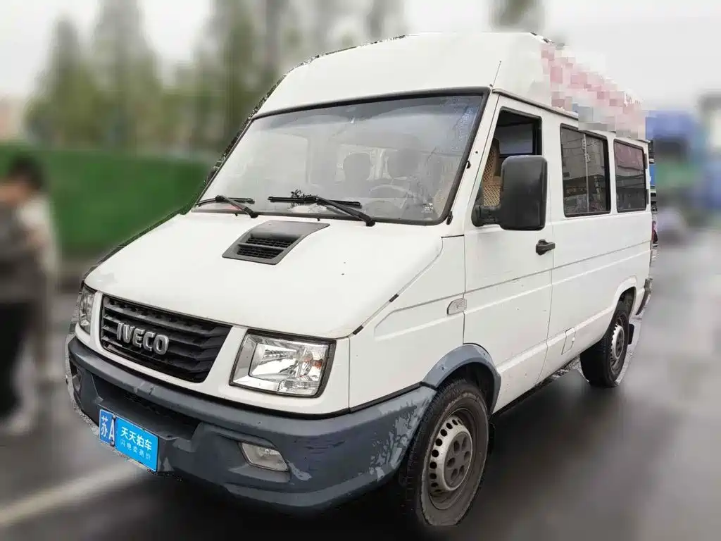Iveco Daily 2020 2020 Model 2.5T A35 Bus Single-Tire Medium Roof 5-9 Seats China V
