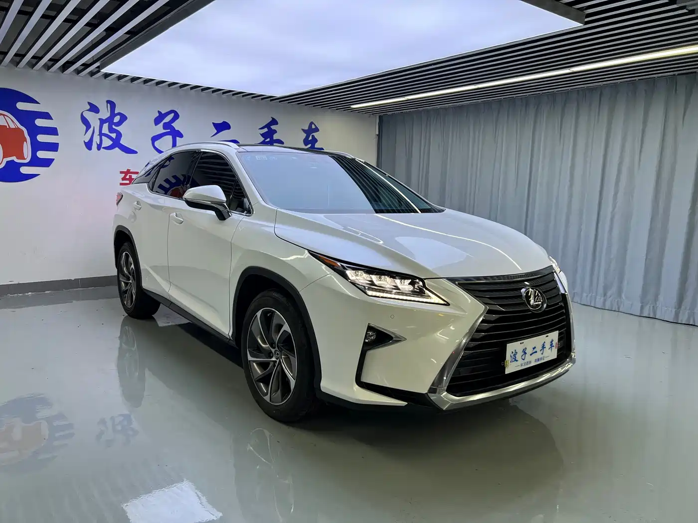Фото 3 - Lexus RX