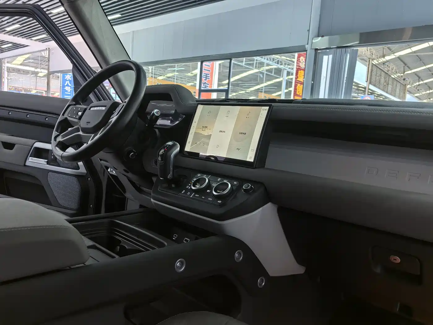 Land Rover Defender 2022 Model 90 3.0T P400 XS фото 2