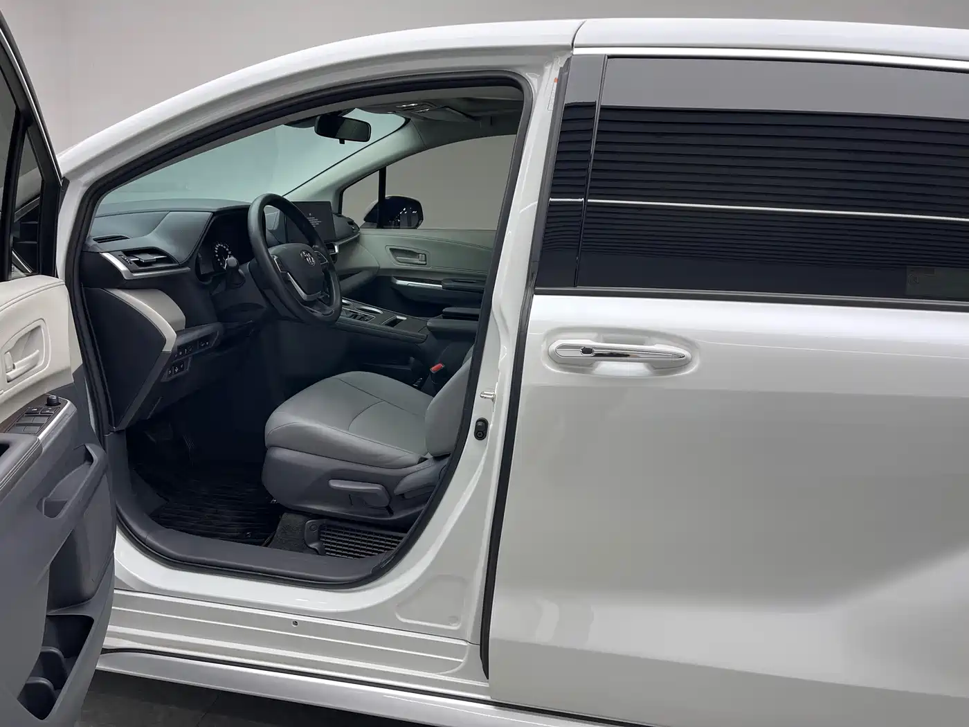 Toyota Granvia 2025 2024 2.5L Hybrid Comfort