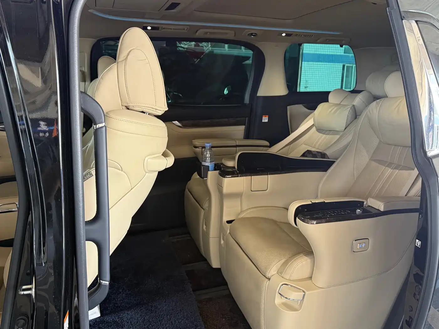 Toyota Vellfire 2023 Crown Hybrid 2.5L HV Premium фото 4