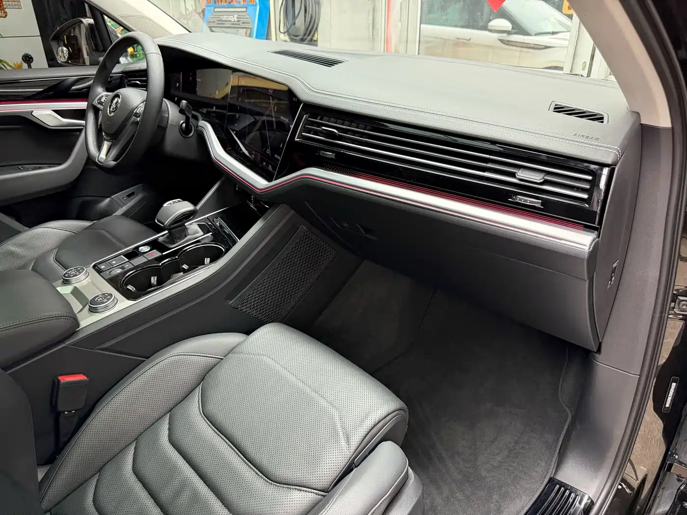 Volkswagen Touareg 2019 2.0TSI Sharp Wing Edition China VI фото 36