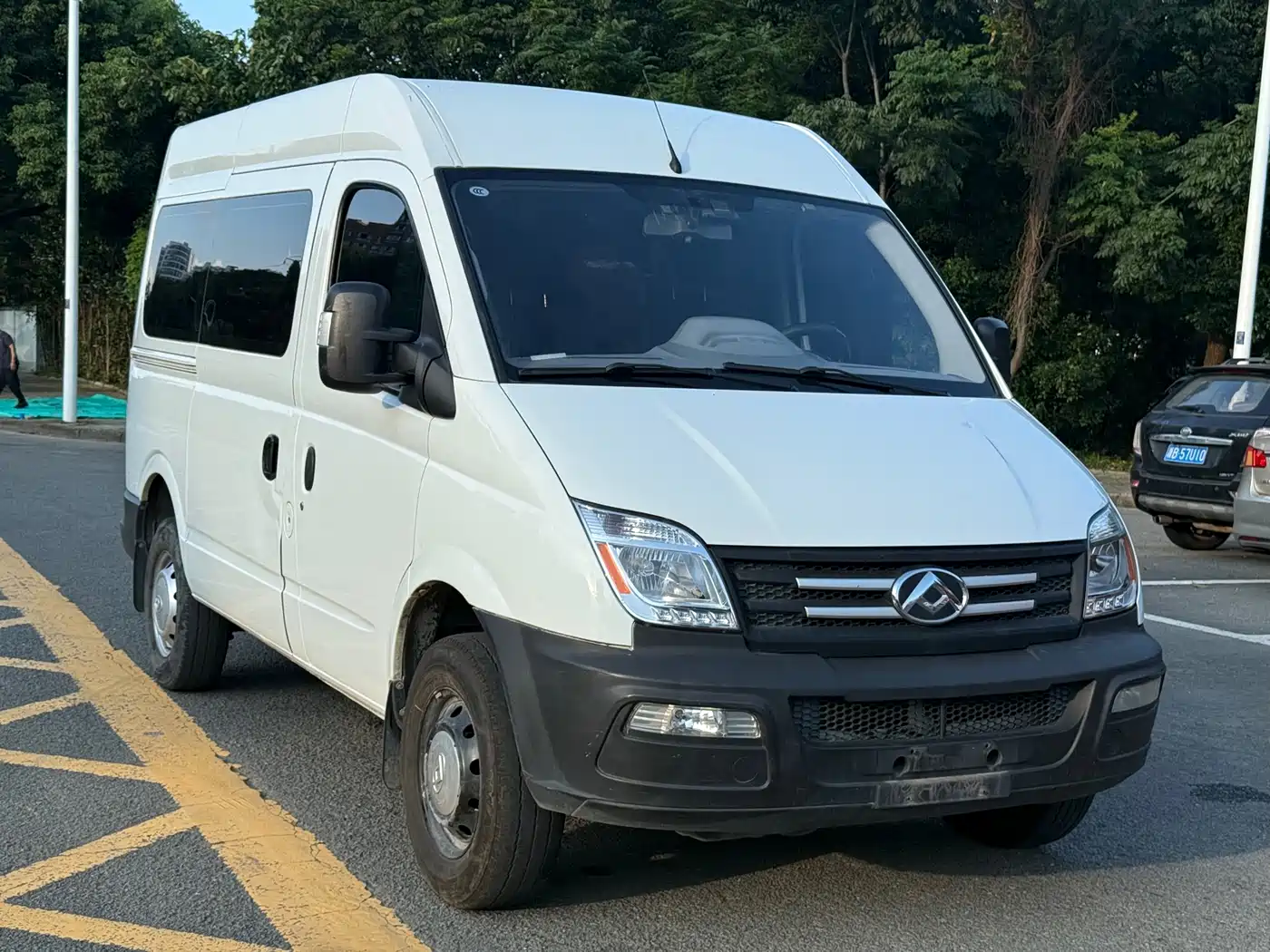 SAIC Maxus Xintu V80 2019 Model 2.5T Classic 6-speed manual Aoyuntong short wheelbase medium roof 5/6-seater фото 3