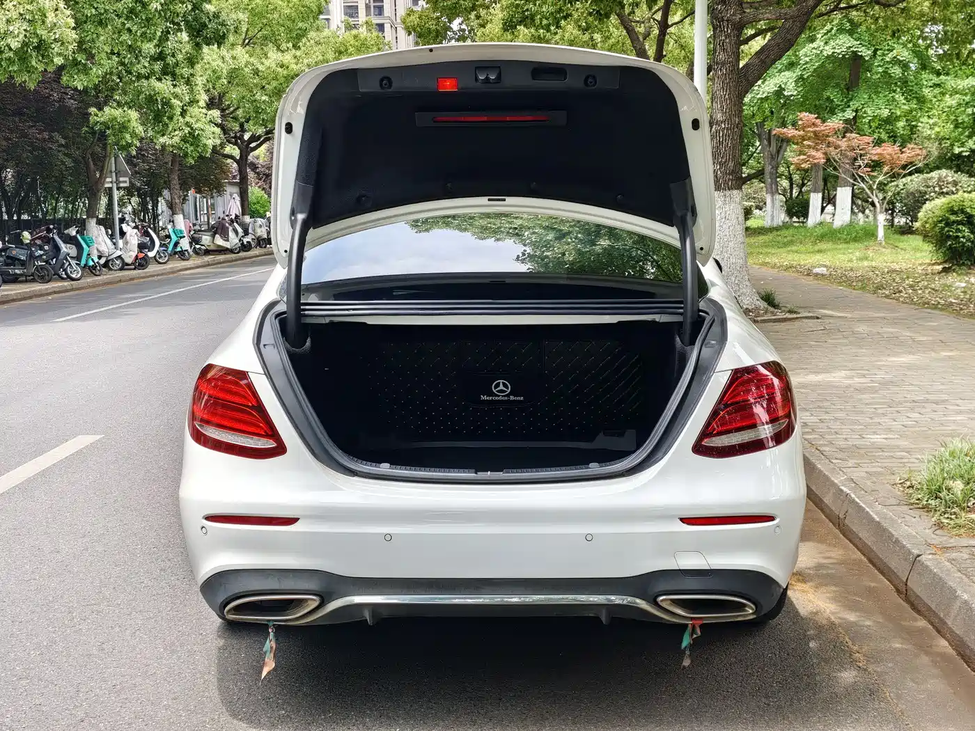 Mercedes-Benz E-Class 2018 E 200 L Sport фото 14