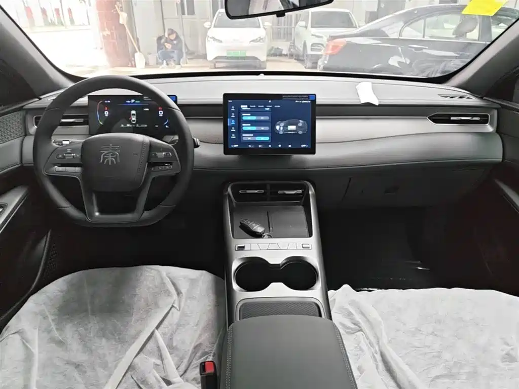 BYD Qin PLUS 2026 DM-i Smart Edition 128KM Progressive фото 10