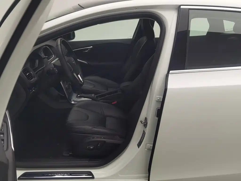 Photo 10 - Volvo V40