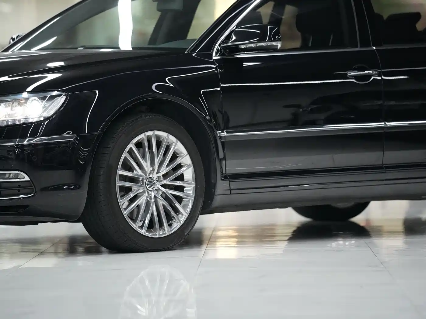 Volkswagen Phaeton 2015 Model 3.0L Exclusive Edition фото 30