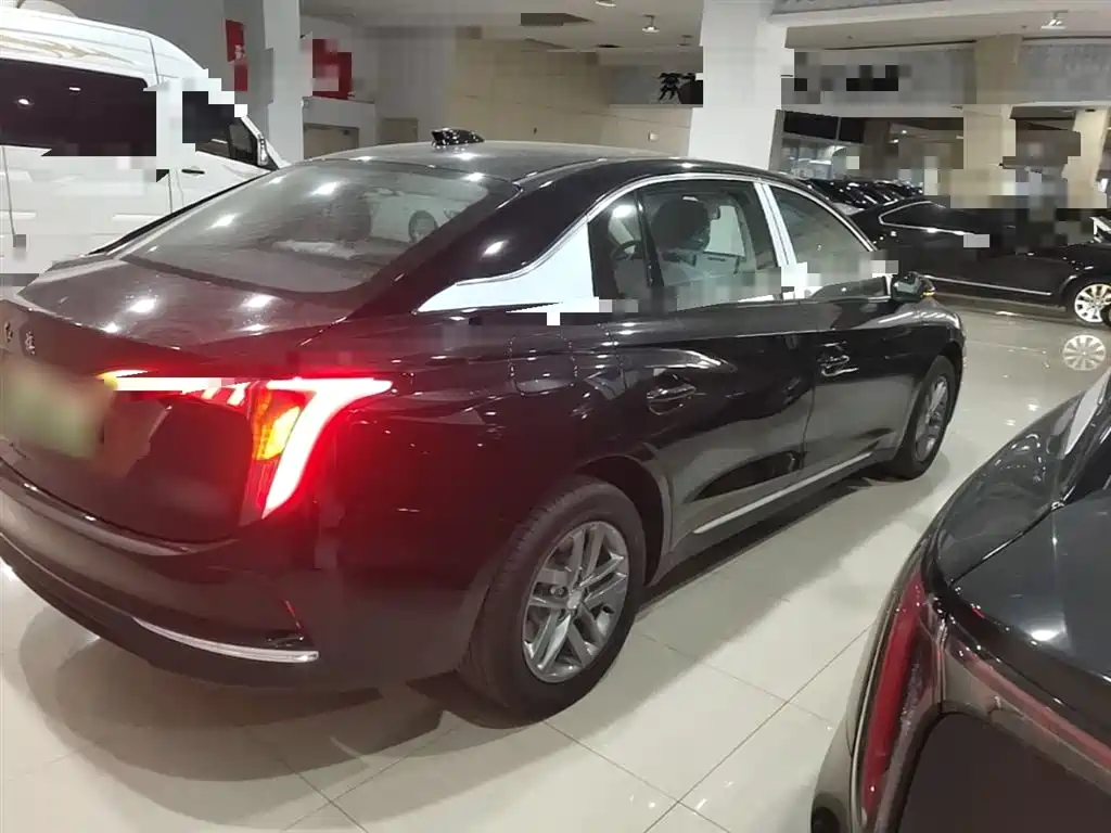Hongqi E-QM5 2025 Model 500km Travel Edition фото 7