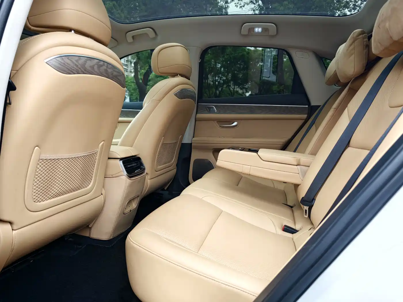 AITO Wenjie AITO M5 2022 Extended Range AWD Ultimate Edition фото 4