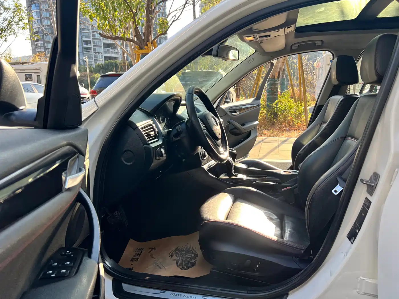 BMW X1 2013 sDrive20i Sport Design Package фото 22