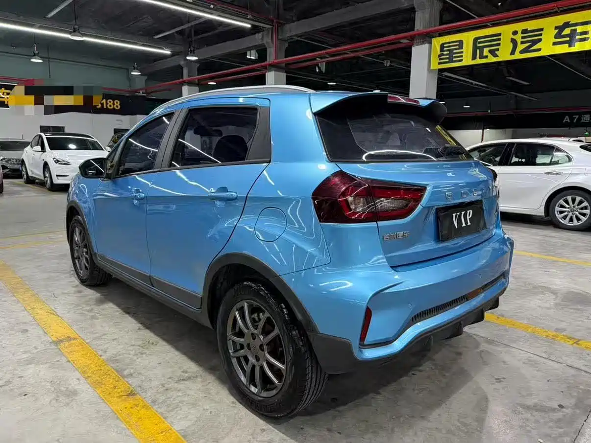 Фото 9 - Geely Vision X3
