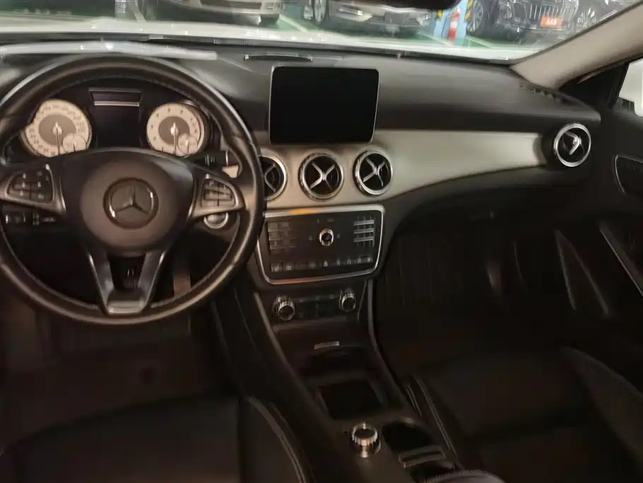 Mercedes-Benz GLA 2017 GLA 220 4MATIC Luxury фото 12