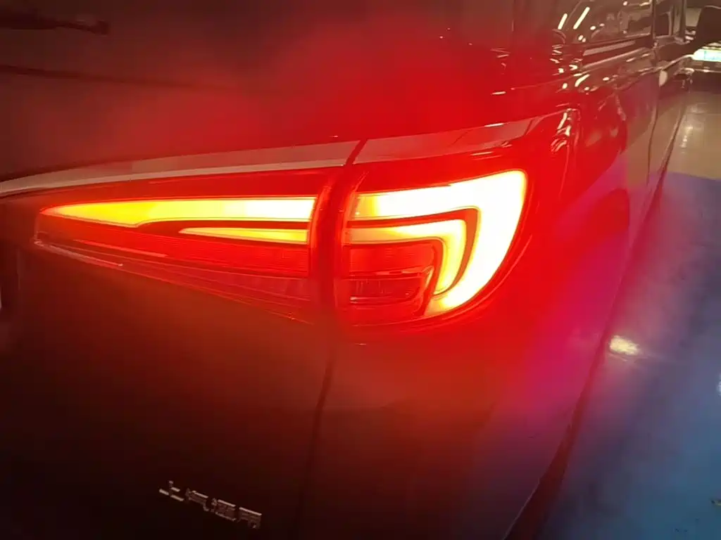 Buick GL8 2017 ES 28T Luxury China V фото 8