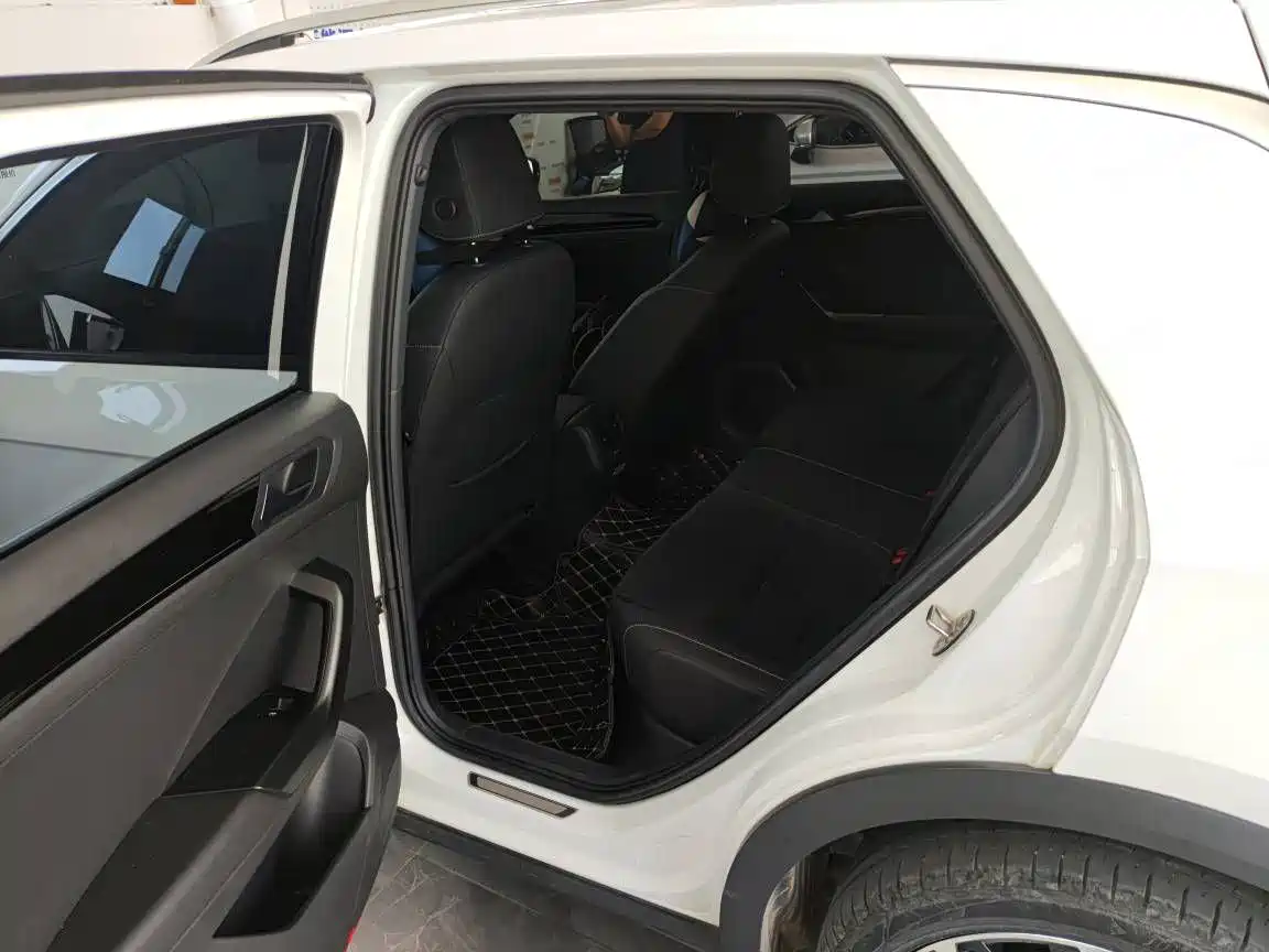 VOLKSWAGEN T ROC EXPLORING SONGS