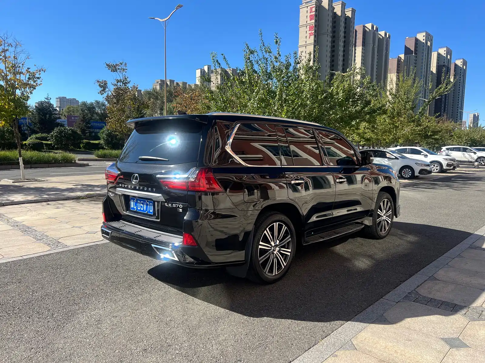 Фото 10 - Lexus LX
