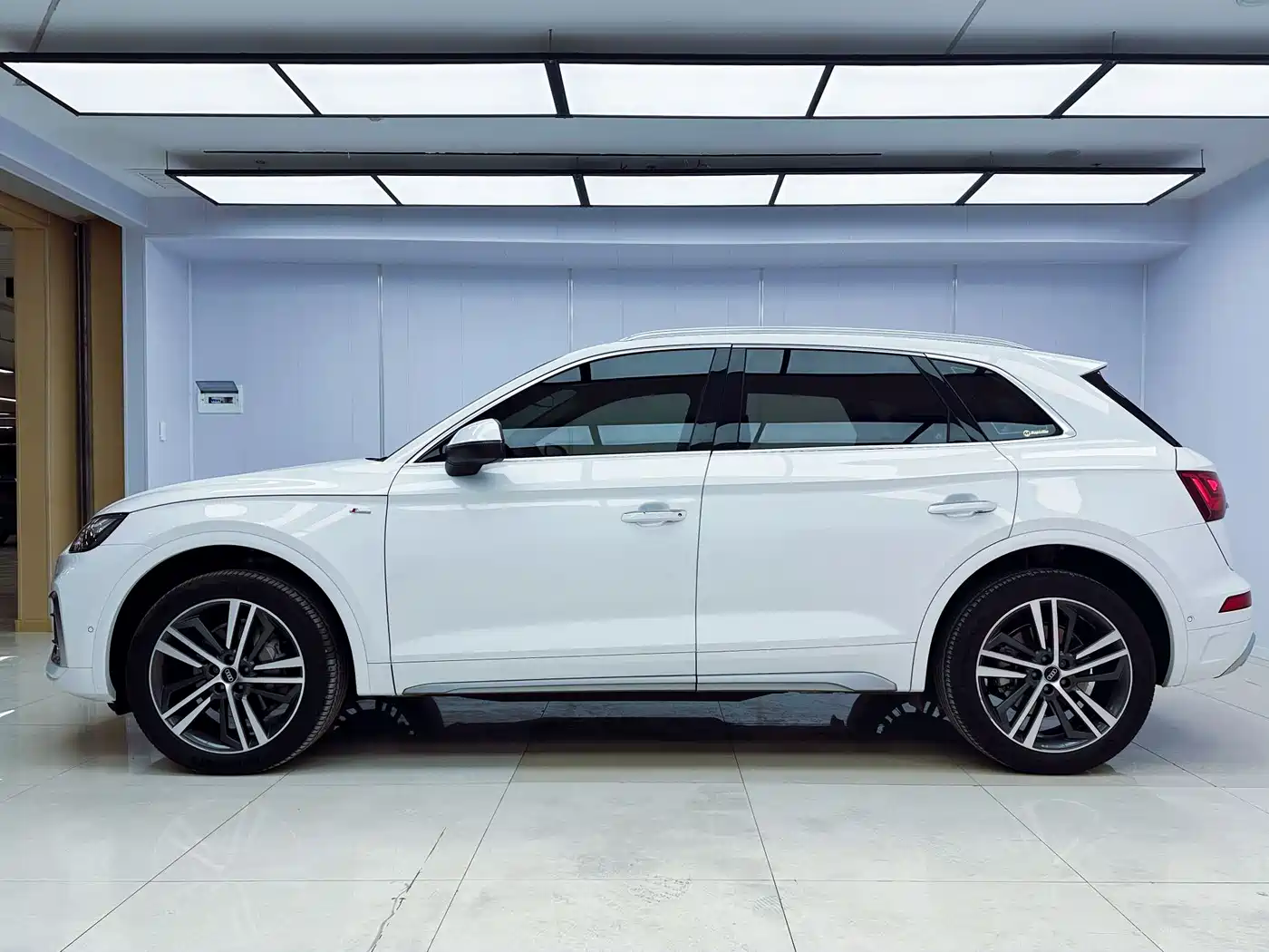 Audi Q5L 2022 40T Luxury Dynamic фото 2