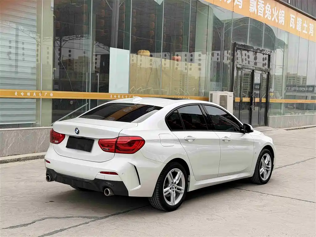 BMW 1 Series 2020 Model 120i M Sport Package фото 4