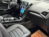 Фото 19 - Ford Edge