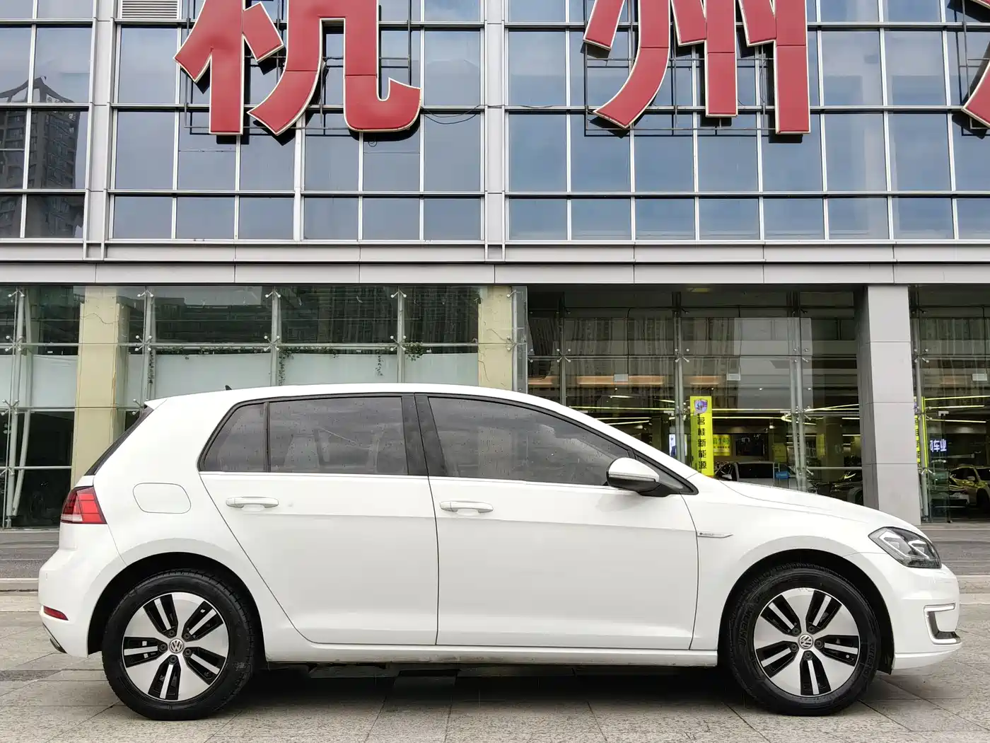 Volkswagen Golf Electric 2020 Chi фото 6