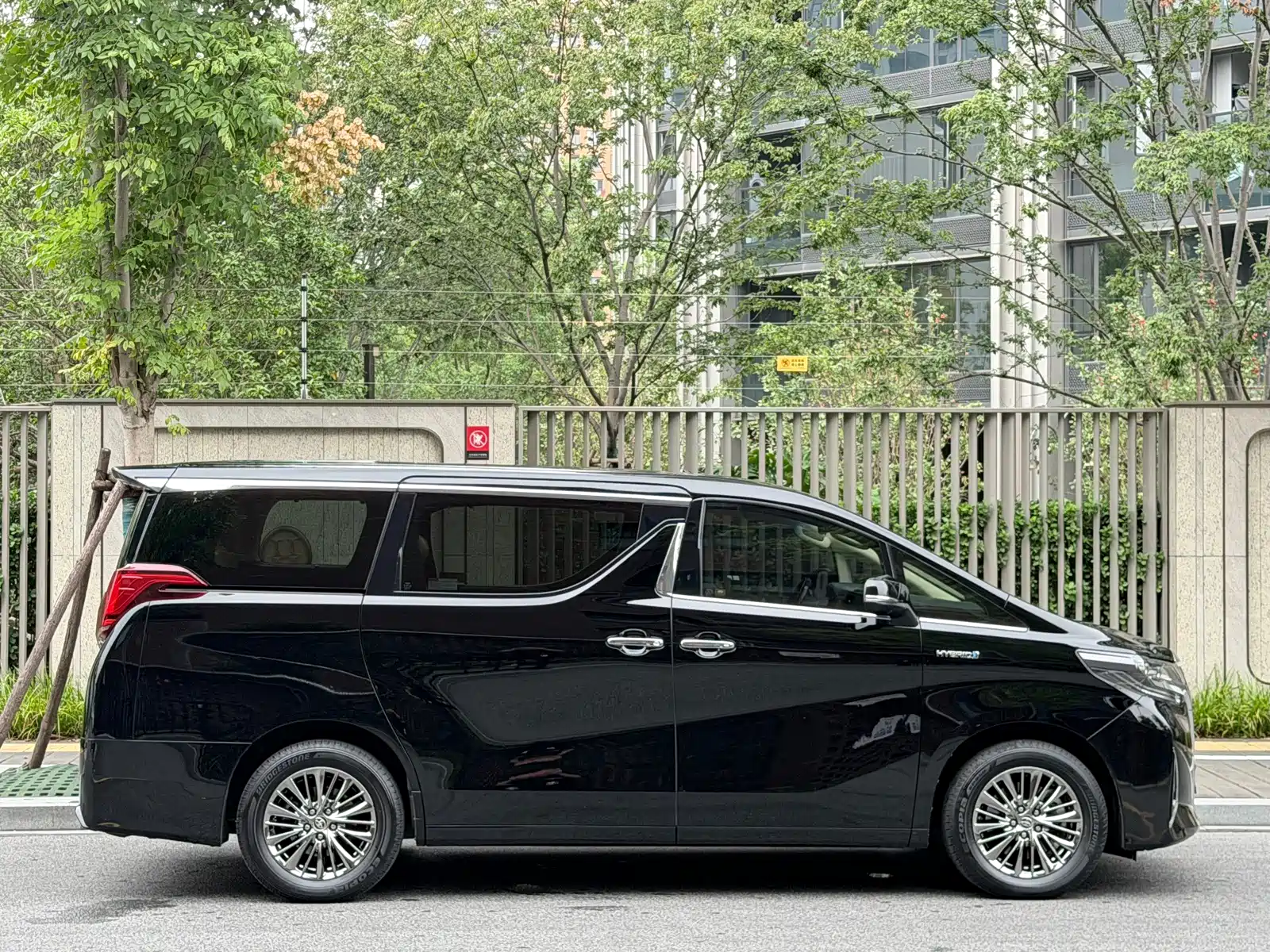 Фото 4 - Toyota Alphard