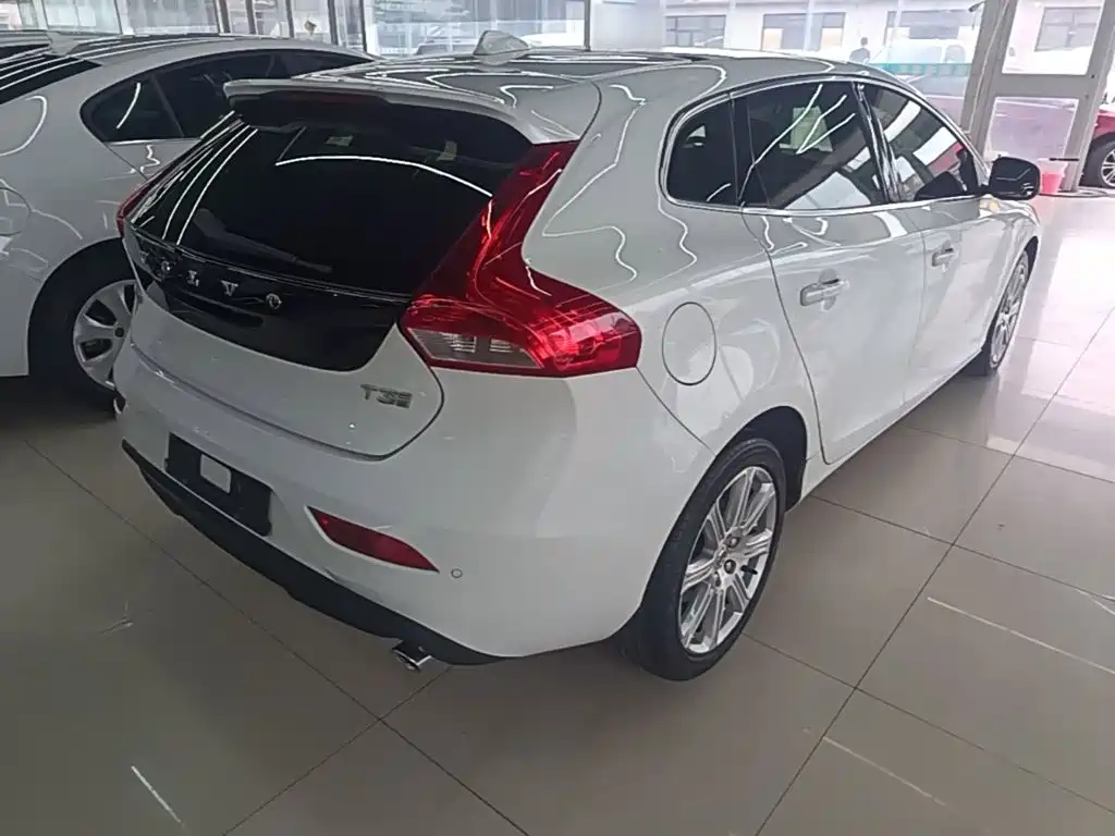 Volvo V40 2018 2018 T3 R-Design Edition