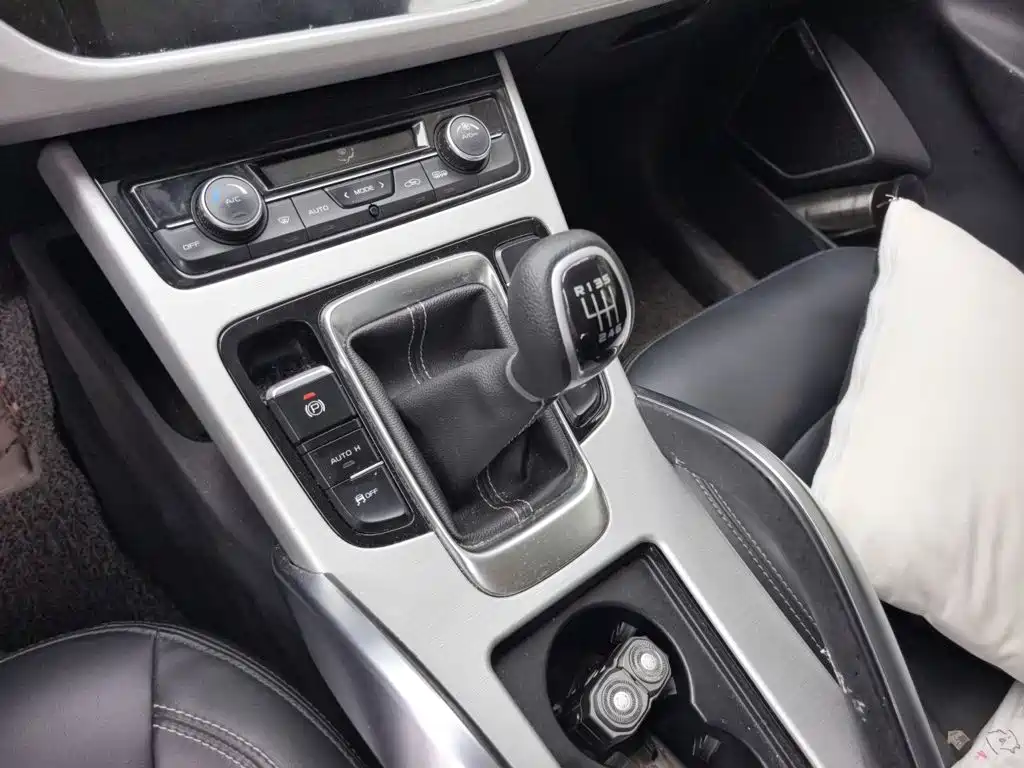 Фото 10 - Geely Atlas