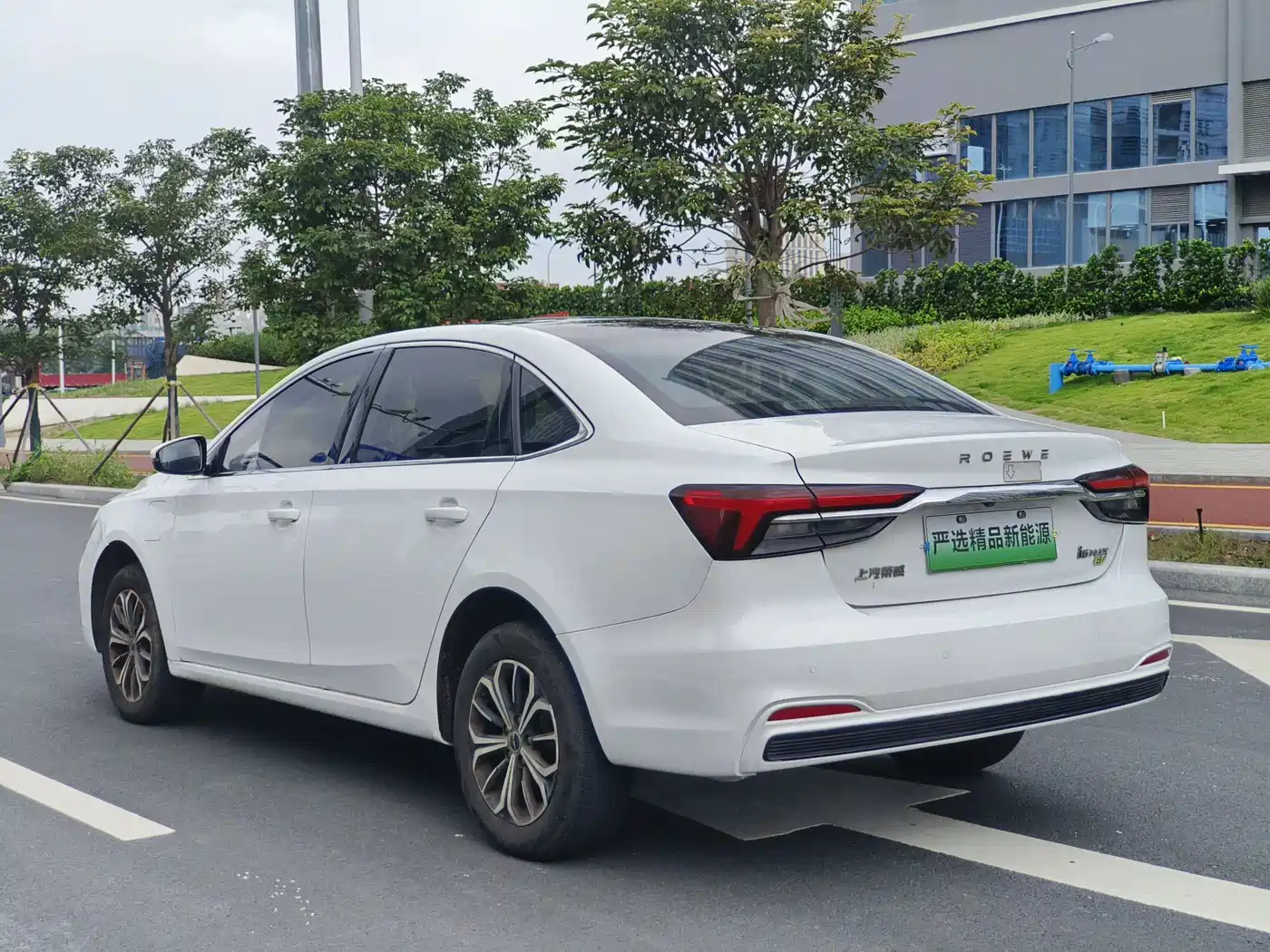 Roewe i6 MAX EV 2023 2022 EV 500 Sunroof Premium