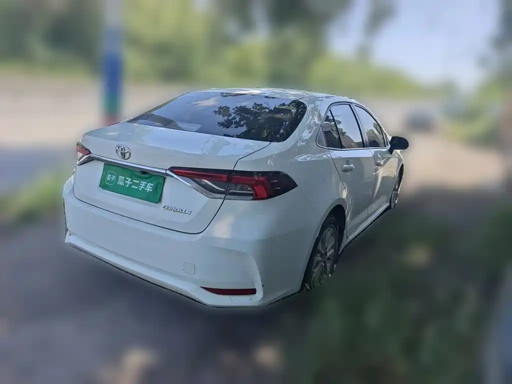 Фото 4 - Toyota Corolla