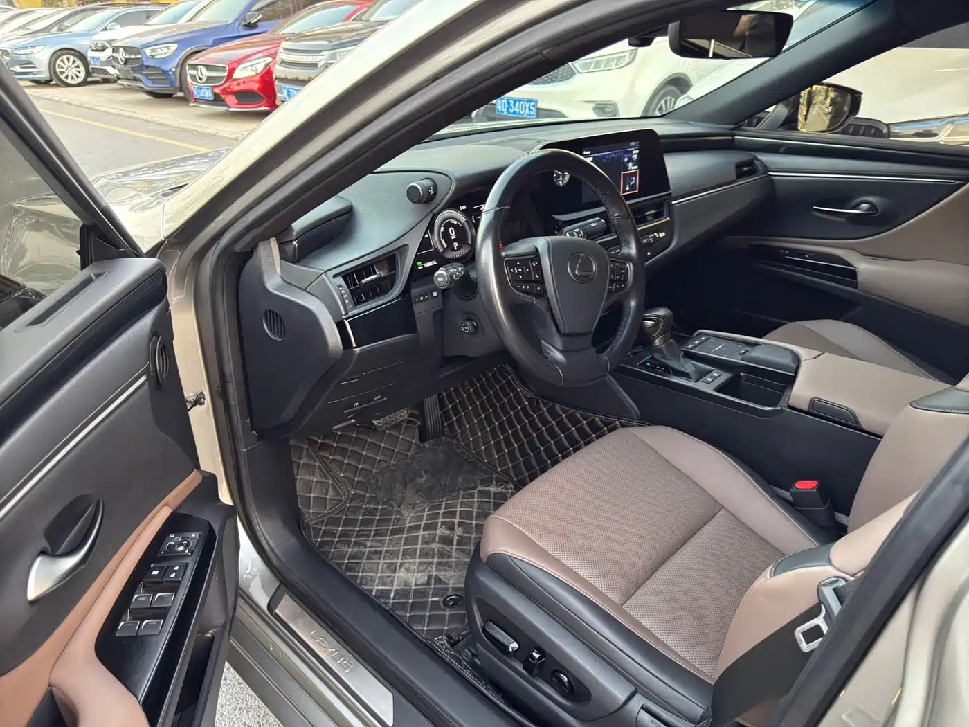 Lexus ES 2021 300h Luxury Edition фото 6
