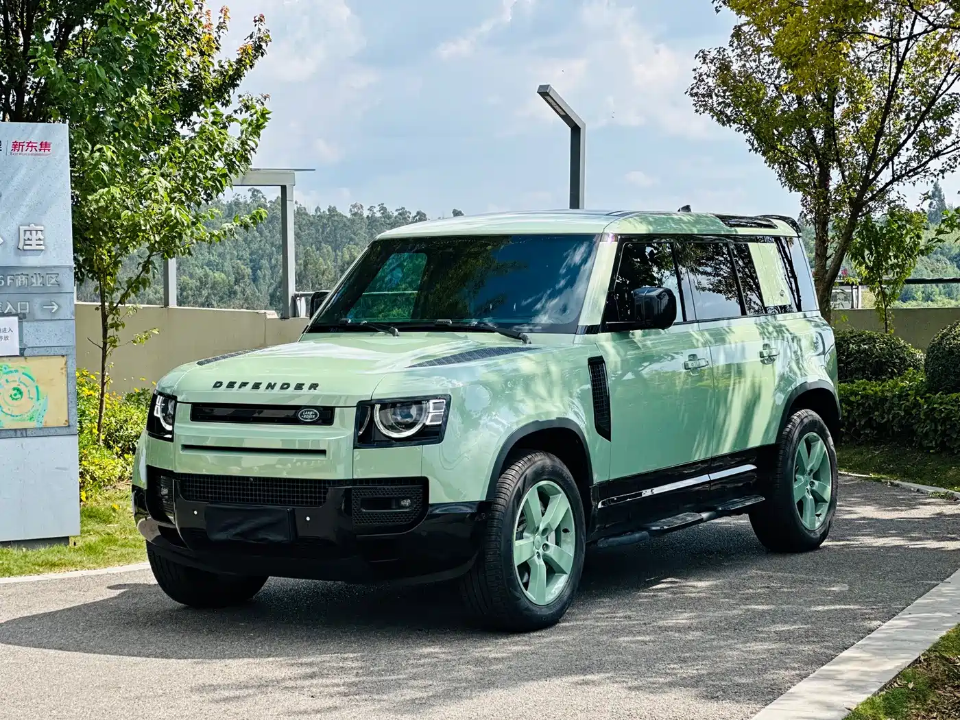Фото 1 - Land Rover Defender