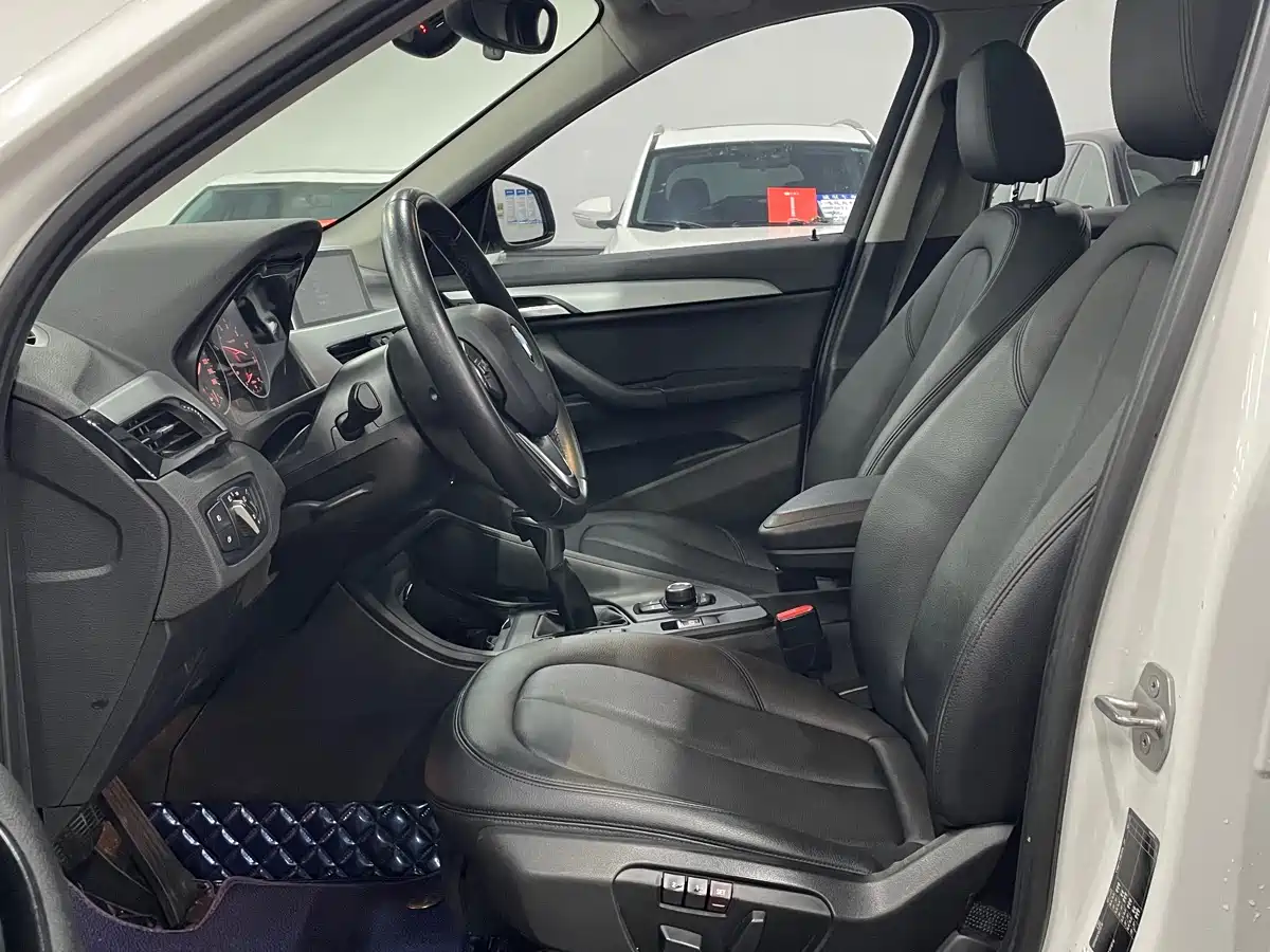 BMW X1 2016 sDrive18Li Premium Model фото 9