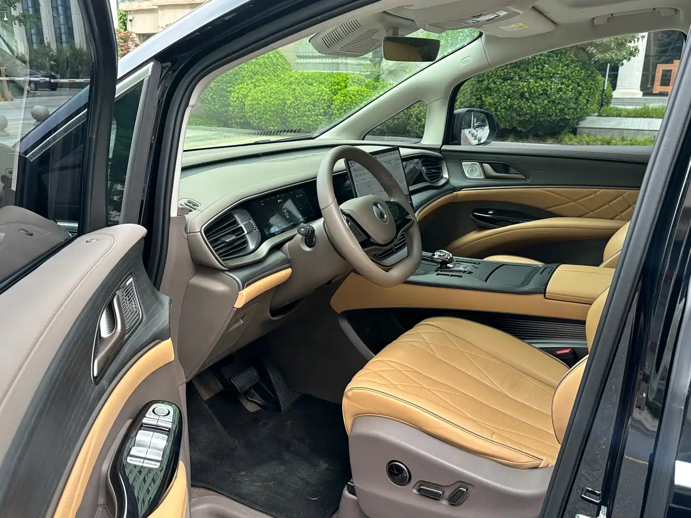 Denza D9 2022 DM-i 970 All-Wheel Drive Honor Edition фото 7