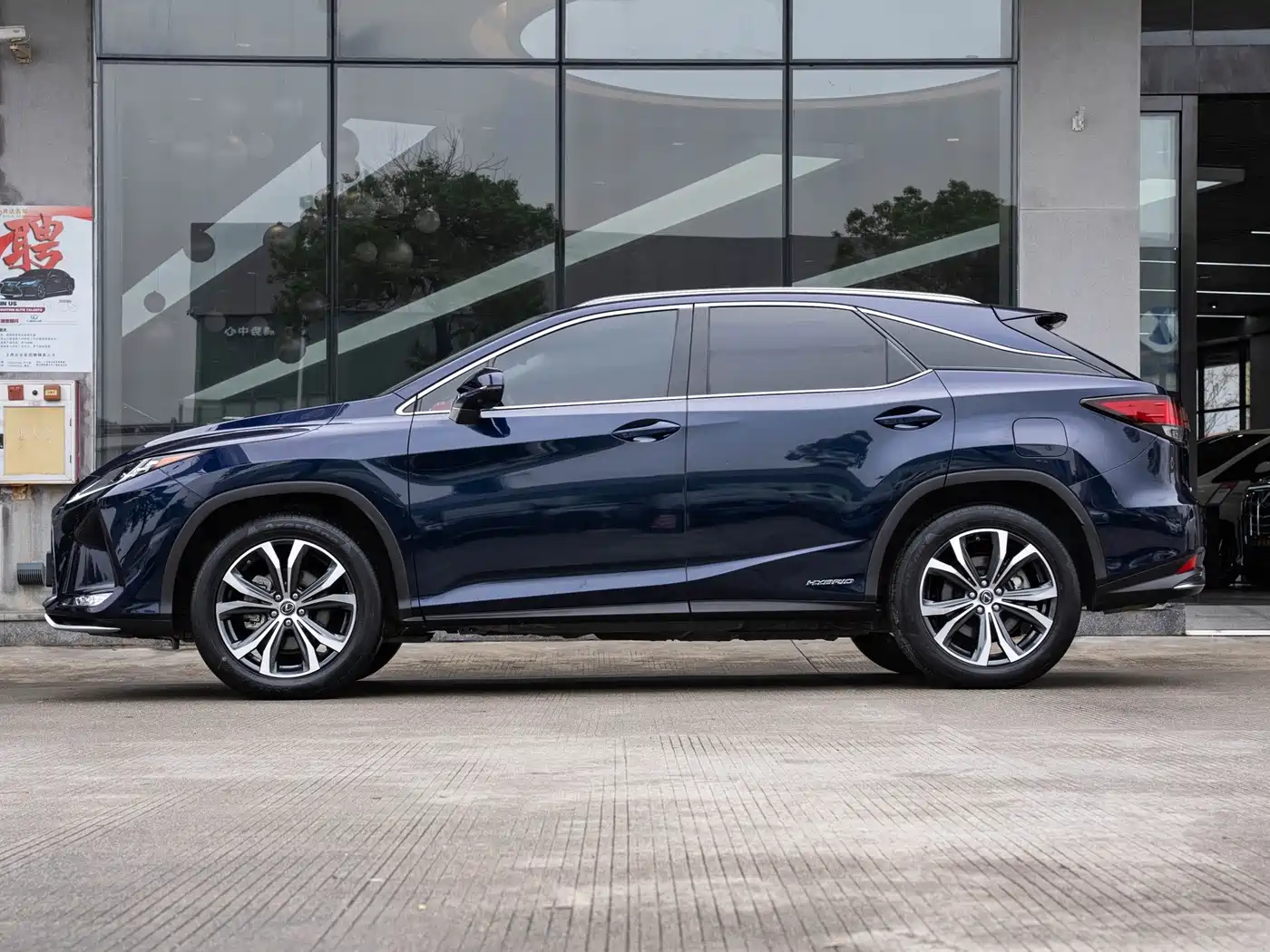 Фото 4 - Lexus RX
