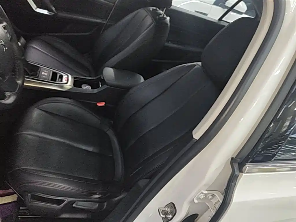 Peugeot 408 2016 1.6T Automatic Luxury Edition фото 15