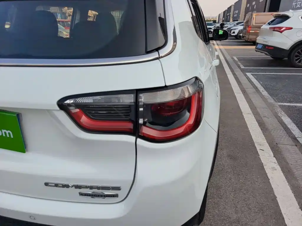 Фото 8 - Jeep Compass