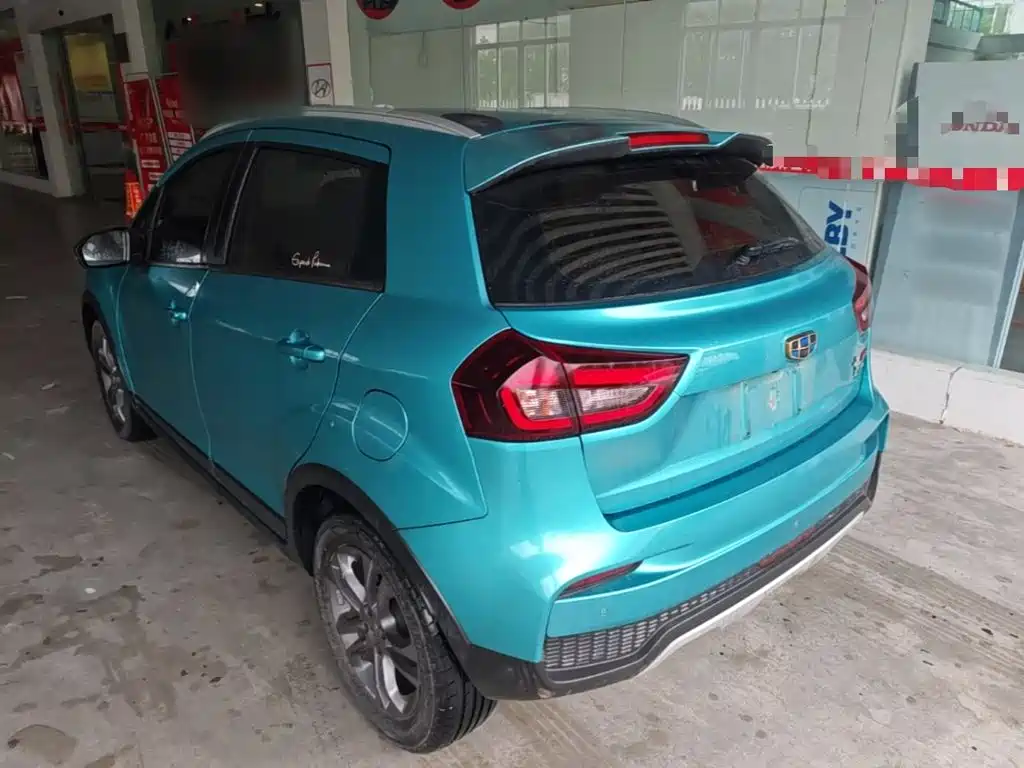 Фото 5 - Geely Vision X3