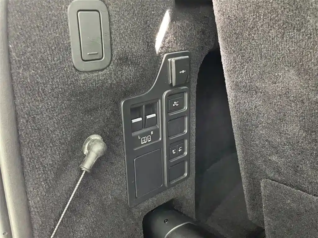 Land Rover Discovery 2021 360PS R-Dynamic S фото 35