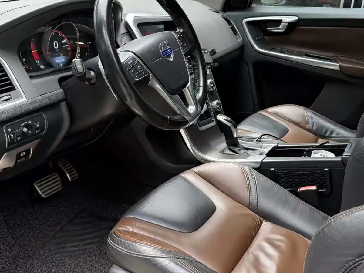 Volvo XC60 (Import) 2014 2015 T6 Momentum