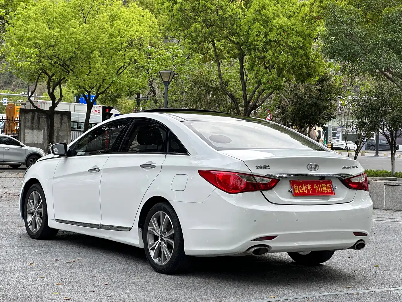 Hyundai Sonata 2014 2.0L Automatic Premium Edition фото 5