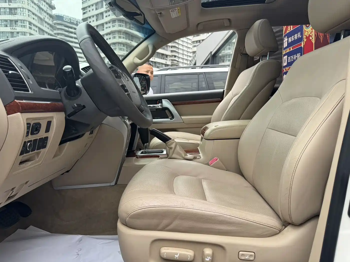 Toyota Land Cruiser 2012 4.0L Automatic VX фото 6