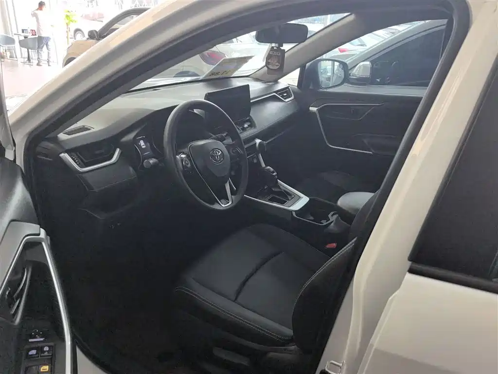 Toyota RAV4 Rongfang 2023 2.0L CVT 2WD Urban Edition фото 10