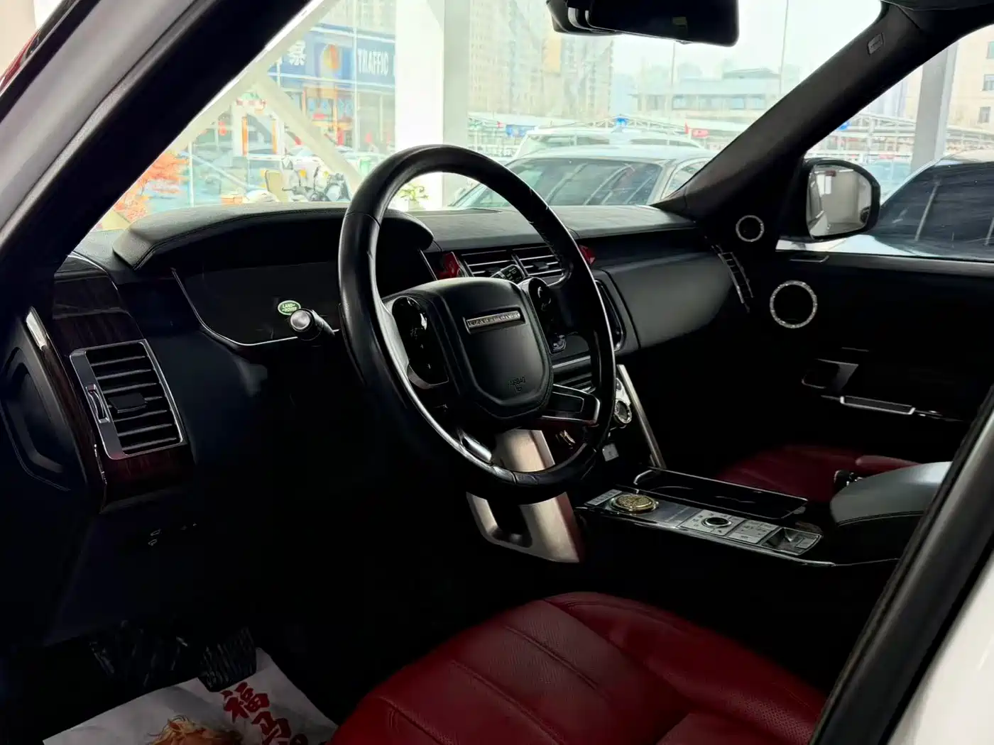 Land Rover Range Rover 2015 3.0 SC V6 Vogue SE Genesis Extended Edition фото 3