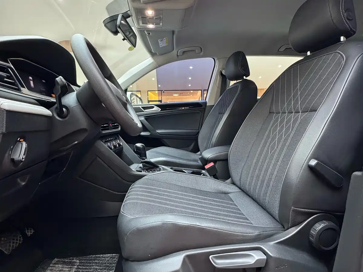 Volkswagen Tiguan L 2022 330TSI Automatic 2WD Comfort Edition фото 12