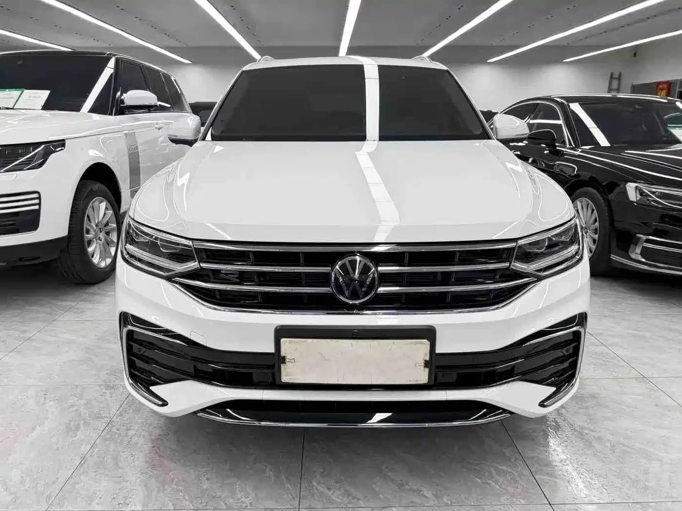 Volkswagen Tiguan L 2024 330TSI Automatic 2WD R-Line Premium Enjoyment Edition фото 2