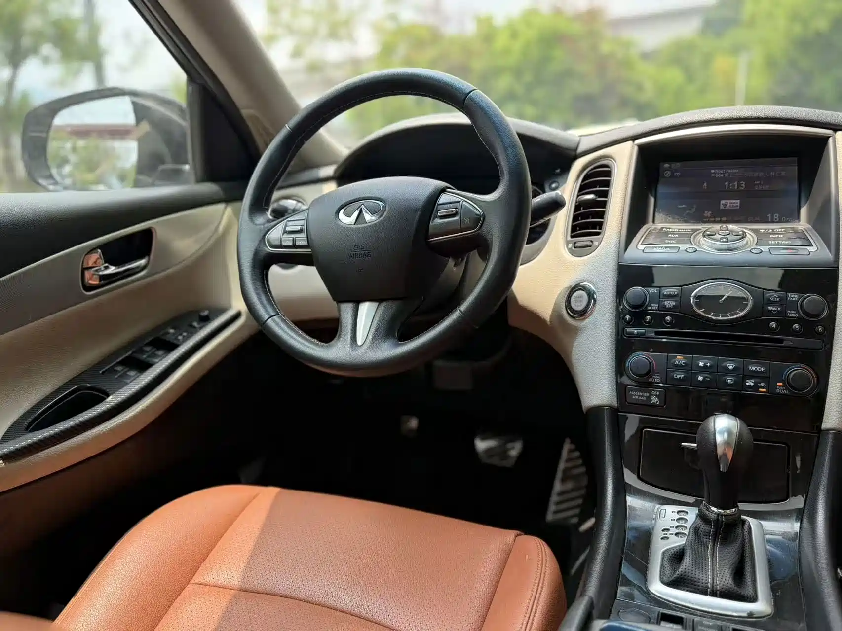 Photo 10 - Infiniti QX50