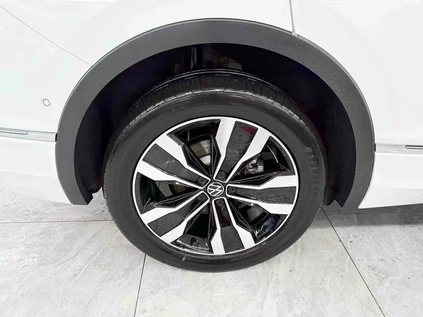 Volkswagen Tiguan L 2024 330TSI Automatic 2WD R-Line Premium Enjoyment Edition фото 21