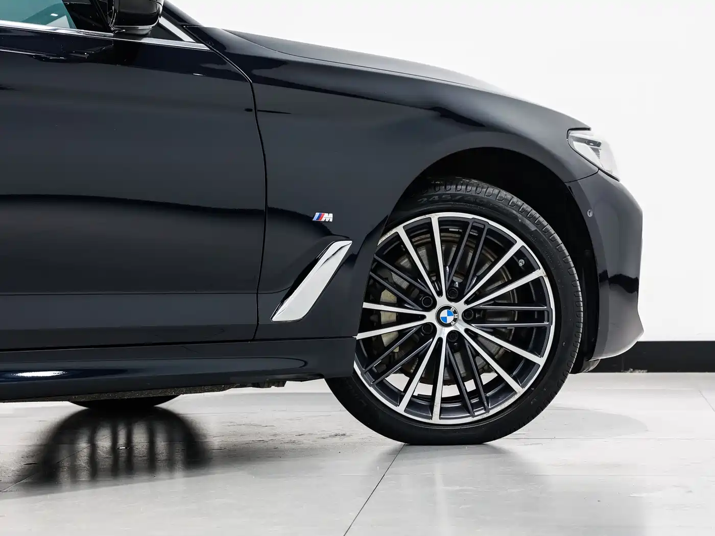 BMW 5 Series 2022 530Li Leading M Sport Package фото 22