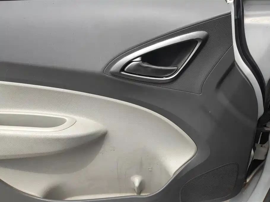 Chevrolet Sail 2011 Hatchback 1.4L Manual Happiness Edition фото 7
