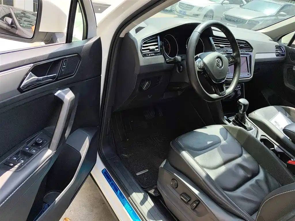 Volkswagen Tiguan L 2019 330TSI Auto 2WD Panorama Comfort Edition China V фото 16